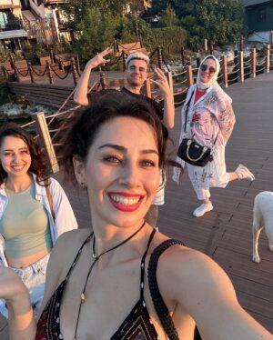 Dilara Aras Instagram - Ağustos böceği geziyoo🎉🦢💃🏻
