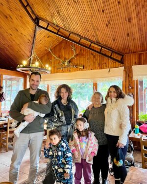 Dilşad Çelebi Instagram - Uzay kozalak ve balık, Dilay kar, Lidya ilginç bir şeyler aradı; ben de çocukluğumu aradım. Pek de muvaffak olamadık. Bolu’da yaşadığımız yıllar hep buraya gelirdik. Hem aynı gibi hem çok değişmiş gibi. Belki de benden kaynaklıdır. Ben de hem aynı gibiyim hem çok değişmiş gibiyim.