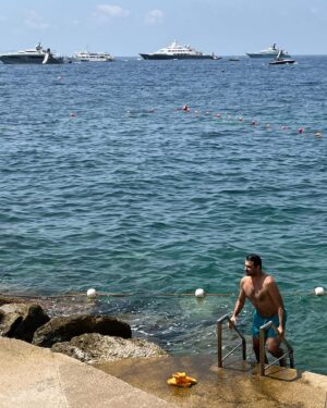 Dilşad Çelebi Instagram - Kaaprii kapri san 
kapri kapri kapri saaan
#capri #marinapiccola