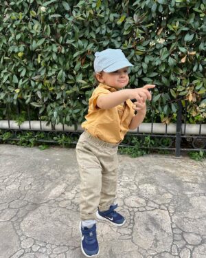 Dilşad Çelebi Instagram - İnsan, en çok vakit geçirdiği 5 kişinin ortalamasıymış ya hani vaktimin yüzde doksan beşi 1,5 yaş IQ’sundaki birisiyle geçiyor. Neyse ki çok tatlı…