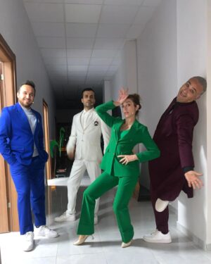 Dilşah Demir Instagram - Sağa doğru kayalım. @tiyatro.dan