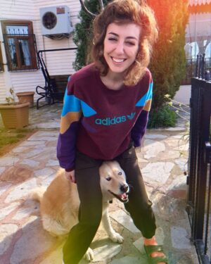 Dilşah Demir Instagram - Yeni kalktım, saçlarım ve köpeğim için kusura bakmayın. 🌄