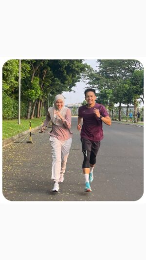 Dimas Seto Instagram - Tenang sayang, nanti aku jadi partner kamu di segala medan. Partner hidup pasti InsyaaAllah
Partner olahraga, jadi aku ga nemenin jalan2 doang
Tapi kita lari bareng 🏃‍♀️ 🏃 

Semuanyaaaaaaalah 🫰🏻
