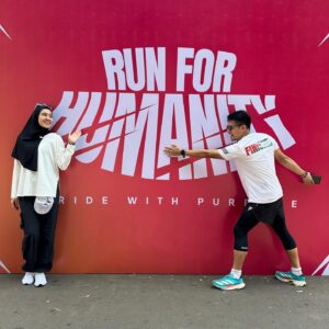 Dimas Seto Instagram - Hebat istri aku bisa lari 5k tanpa motong jalan hehe, @vebbypalwinta untung ga mampir bubur ayam dulu 😀🙏🏻 
 

@runforhumanityofficial 🇵🇸 🇵🇸
#stridewithpurpose