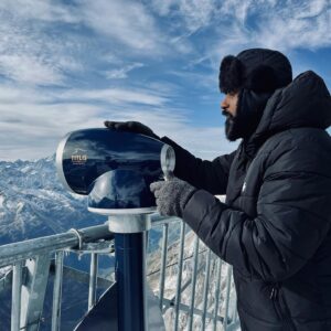 Dinesh Kanagaratnam Instagram - Had a conversation with the nature that I have never seen before! Titlis mountain in Switzerland

Clicked by @shimarirv