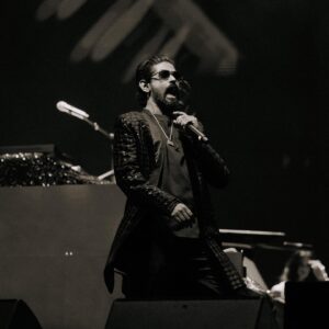 Dinesh Kanagaratnam Instagram - Sharing the stage with this amazing talent @shubamusic was amazing and her energy is an additional spice to the entire act. UK was just fantastic and thank you @krish.jkm @jakobz_media and @thuva.rajani for the great clicks. Thank you @arrahman sir for the biggest opportunity!
