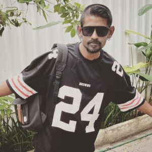 Dinesh Kanagaratnam Instagram - Chennai is keeping me alive and thank you for all the street love given to me! Thank you everyone.

My only gift to you guys is my next song #oorkelavi to be released very soon. 

#adkofficial #adkrapper #biggbosstamil