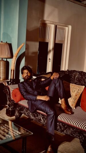 Dinesh Kanagaratnam Instagram - Nadichi Poven da oru naal. This is my manifestation too.

Photography and direction by @raffealla.fernando