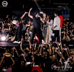 Dinesh Kanagaratnam Instagram - “Vijay Antony Live In Concert - Chennai ” 🎤

Ft. @adkofficial 😎

@vijayantony @noiseandgrains @gangmedia_offl @karya2000 @itisveer @thirdeyephotographyy 

#vijayantony  #OGVibe #noiseandgrains