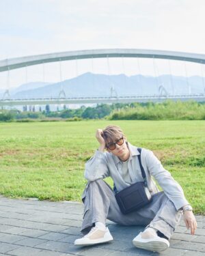 Dino Lee Instagram - 好天氣就是要帶新鞋新包包粗門吧🌞
今天假日大家去哪裡了？
分享一下😋
@testoniofficial #testoni
💄💇🏻‍♂️ @adamwang49 
📸 @sunshinestudio09
