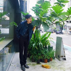 Dino Lee Instagram - 工作終於暫時告一段落啦
接下來就是⋯朝聖之路🔥🔥🔥
#不想面對行李
@berluti #berluti