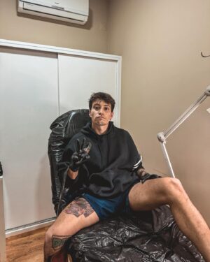 Diogo Costa Instagram - E finalmente fiz a primeira tatuagem a mim mesmo 💉🩸
O que acham do resultado? 🤔🫡