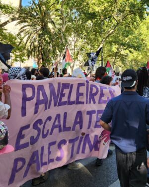 Diogo Faro Instagram - Same.
Fotos de dizeres na lindíssima Marcha LGBTQIA .