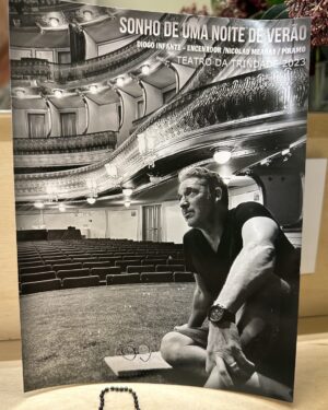 Diogo Infante Instagram - Hoje estamos de volta para mais uma semana com casas cheias. Se ainda não conseguiu o seu bilhete, saiba que estamos em cena até 28 de Janeiro! 😜 @teatrodatrindade 📷 @andapacheco