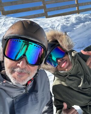 Diogo Infante Instagram - Uns dias na neve (pouca) com o Filhote. Somos dois miúdos a esquiar e a curtir! ❤️
