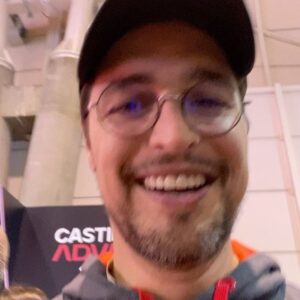Diogo Morgado Instagram - A @lisboagamesweek é acima de tudo o evento que junta a melhor comunidade gaming de Portugal. Um movimento que vai muito para além dos joguinhos. É uma indústria pulsante e criativa onde só em Portugal há mais de 40 empresas onde equipas criam histórias cheias de desafios e personagens fascinantes. Onde o entretenimento está muitas vezes de mãos dadas à pedagogia. Onde os mundos criados e os feitos tecnológicos só não serão considerados arte, por pura ignorância. 
Abraço a todos que se cruzaram por mim no evento e que me fizeram sentir tão parte.