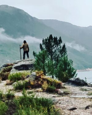 Diogo Morgado Instagram - “Se me arrependo do que fiz? Arrependo-me de algumas coisas, pelas consequências que tiveram. Se me arrependo de ter feito o que sentia? Nem por um segundo” é o que Fernão Lopes, o soldado desconhecido, diz na sua audiência ao Papa no Vaticano, após este o questionar acerca da sua renúncia à Pátria e se está arrependido. Brevemente  na RTP
📸 @marta_taborda