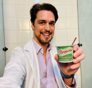 Diogo Morgado Instagram - Um anúncio numa casa de banho!!! 
Apenas uma amostra do que por aí vem. 
Preparem-se!!!

#probioticosforlife #therealdeal #estanahora #ninguemparaobenfica #soltemoprisioneiro #fibrogurte
@tvioficial @pluraloficialpt