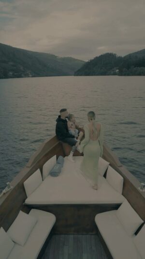 Diogo Piçarra Instagram - We are actually living our dream. ✨
#amidreaming #travel #portugal #trend #douro #fyp #diogopicarra #river #dreamlife #family #gratitude #explore