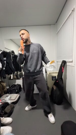 Diogo Piçarra Instagram - Diego Ramirez, música e variedades 🥕quem vem este fim de semana? 😂😂😂
28/06 CASTRO VERDE
29/06 RIBEIRA BRAVA, MADEIRA
#toursntmntl #sntmntl #2024 #diogopiçarra