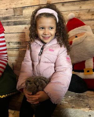 Dion Dublin Instagram - A Great Christmas Eve @nanny_sharons_alpaca_farm a brilliant place to visit for ALL the family!