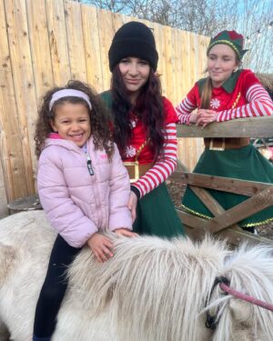 Dion Dublin Instagram - A Great Christmas Eve @nanny_sharons_alpaca_farm a brilliant place to visit for ALL the family!