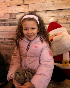 Dion Dublin Instagram - A Great Christmas Eve @nanny_sharons_alpaca_farm a brilliant place to visit for ALL the family!