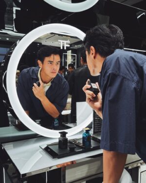 Dion Wiyoko Instagram - Congratulations & welcome to Jakarta @tomfordbeauty at Plaza Indonesia level 2.

#tomfordbeautyid
