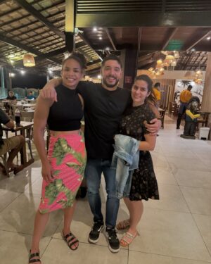 Dione Barbosa Instagram - Maio me faz matar 5 anos de saudade! 💛 
Que venha os próximos desafios, eu estou pronta e com a energia recarregada. Feliz em ver meu povo bem, feliz e com saúde. 
#family #homesick #love #dadsdaughter #hometown #pernambuco #meuamor
