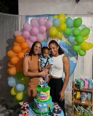 Dione Barbosa Instagram - Maio me faz matar 5 anos de saudade! 💛 
Que venha os próximos desafios, eu estou pronta e com a energia recarregada. Feliz em ver meu povo bem, feliz e com saúde. 
#family #homesick #love #dadsdaughter #hometown #pernambuco #meuamor