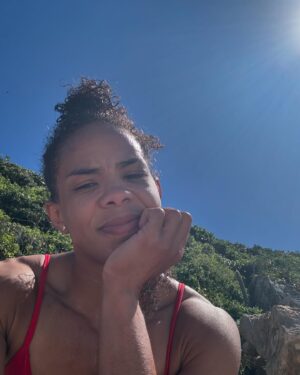 Dione Barbosa Instagram - Novo ciclo :) 🙃🧙💛☀️
#may #taurus #taurina #newyear #taurusgirl #touro #smilemore #love #selflove