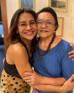 Dira Paes Instagram - Volto pra casa renovada de sabores, abraços, amores, cheiros e xeros do meu Pará. Quantas emoções! Obrigada pelo carinho por onde passei, eu estou indo, mas volto já já!!! 🤍🤍🤍
