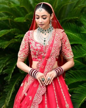 Diti Saha Instagram - T H E  B R I D E  S T O R Y 

Featuring @diti.saha
Hair @ginni_love21 
Wearing @pallavipoddarofficial @bridesofpallavipoddar 
Photography @siladitya_dutta
Videography @bipradip_chakraborty
.
.
.
Copy

 #bride  #makeup #makeupartist #bridalmakeup #indianbride  #indianwedding #indianfood #indianmakeupartist #bengalibrides #igreads#twc #wedding #weddingphotography  #mua #fyp #viral  #explorepage  #explore