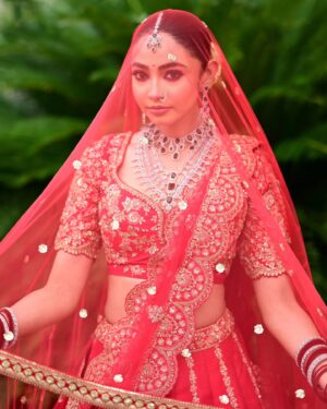 Diti Saha Instagram - T H E  B R I D E  S T O R Y 

Featuring @diti.saha
Hair @ginni_love21 
Wearing @pallavipoddarofficial @bridesofpallavipoddar 
Photography @siladitya_dutta
Videography @bipradip_chakraborty
.
.
.
Copy

 #bride  #makeup #makeupartist #bridalmakeup #indianbride  #indianwedding #indianfood #indianmakeupartist #bengalibrides #igreads#twc #wedding #weddingphotography  #mua #fyp #viral  #explorepage  #explore