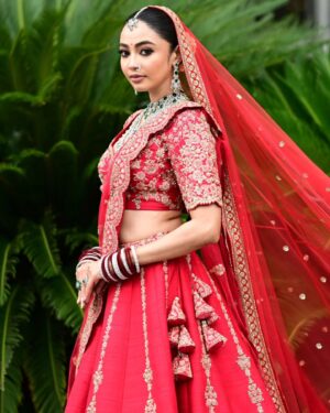 Diti Saha Instagram - T H E  B R I D E  S T O R Y 

Featuring @diti.saha
Hair @ginni_love21 
Wearing @pallavipoddarofficial @bridesofpallavipoddar 
Photography @siladitya_dutta
Videography @bipradip_chakraborty
.
.
.
Copy

 #bride  #makeup #makeupartist #bridalmakeup #indianbride  #indianwedding #indianfood #indianmakeupartist #bengalibrides #igreads#twc #wedding #weddingphotography  #mua #fyp #viral  #explorepage  #explore