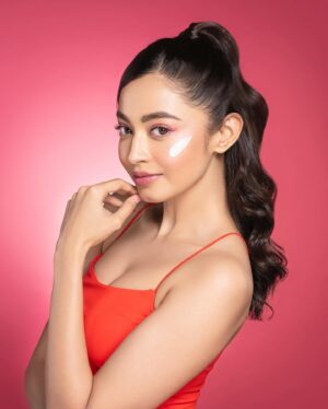 Diti Saha Instagram - Cute Fit Day 🙃 For @dotandkey.skincare campaign!!