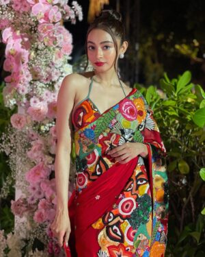 Diti Saha Instagram - All because two people fell in love !!
Enjoyed this beautiful friend’s  wedding last month in Thailand, wearing this awe so beautiful @bobocalcutta saree 🤍

Thanks to @makeup_artist_surojit for decking me up ❣️