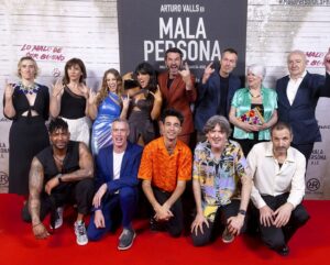 Diva O'Branco Instagram - Ya estrenamoooos!‼️
#MalaPersonaLaPelícula 🎬 
Ahora es tuyo. Que noche tan increíble tuvimos todos❤️
Dir @fergarciaruiz 

@filmaxpresenta @rodarfilms @olivia_beyondthetalent @marination_tm @danipadrotargarona #boavistafilms #jomonteirocasting

Styling: 
@companhiasolucoes 
@relishportugal