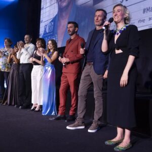Diva O'Branco Instagram - 🌟 ¡Ya está en cines la película MALA PERSONA! 🌟

No te puedes perder esta increíble historia donde podrás disfrutar de la actriz @divaobranco interpretando a Ranona, una joven profesora de bachata que le bailará el agua a Pepe, interpretado por Arturo Valls.

🎬 Sinopsis:
Pepe es la mejor persona del mundo, hasta que descubre que tiene una enfermedad terminal y que le quedan meses de vida. Para evitarle el sufrimiento a sus seres queridos, Pepe decide convertirse en la peor persona del mundo y así alejarlos de él para que no le echen de menos cuando muera.

📽 Dirección: Fernando García-Ruiz @fergarciaruiz 
🎞️ Compañías: Rodar y Rodar, Boavista Filmes, RTVE, TV3, Mala Persona, ICAA
@rodarfilms @filmaxpresenta 

Además, podéis disfrutar de fotos exclusivas de la premiere de Mala Persona, donde Diva O’Branco luce  deslumbrante. 🤍✨

#cineespañol #boavistafilms #jomonteirocasting #estreno #malapersonalapelícula #malapersona #divaobranco