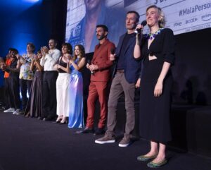 Diva O'Branco Instagram - Ya estrenamoooos!‼️
#MalaPersonaLaPelícula 🎬 
Ahora es tuyo. Que noche tan increíble tuvimos todos❤️
Dir @fergarciaruiz 

@filmaxpresenta @rodarfilms @olivia_beyondthetalent @marination_tm @danipadrotargarona #boavistafilms #jomonteirocasting

Styling: 
@companhiasolucoes 
@relishportugal