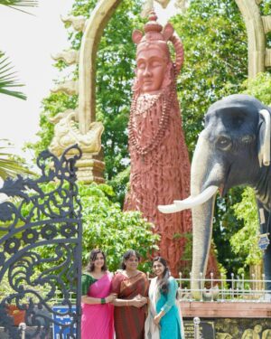 Divya Pillai Instagram - 💓💓

Thank you for capturing these beautiful moments @vishnu_jayaram_ ❣️❣️

@par_vathyvariyar @variyar_kuttan @chandrika.n.pillai 💓💓