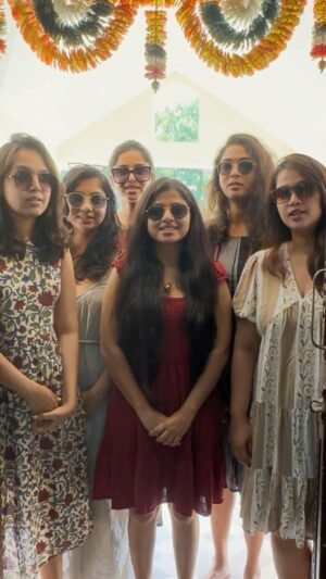 Divya Sripada Instagram - Meeru malli ala behave cheyaru ani aasisthu memu malli ila behave/reel chesam. 🥰
 
What a great time we had @blissfarmstay 🏡
Shot by @pranitaravi 😎
Edit by @homer._.x 🔥