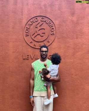 Djebril Zonga Instagram - Un dimanche avec ma bestie 🎾

Et tonton @fredfrenchy & @miketyson 

#rolandgarros