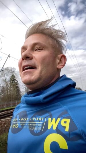 Dmitriy Fomin Instagram - Растяжка желудка стойко сохраняется, более того, рот тоже растянулся, но мы уверенно продолжаем бегать)