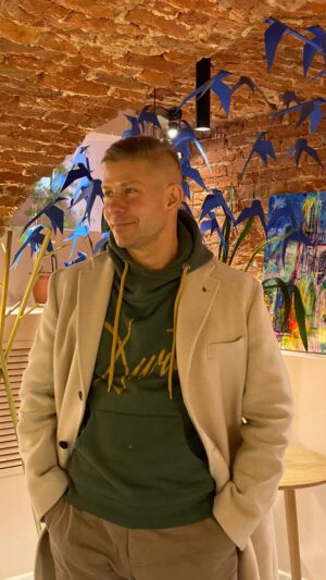 Dmitriy Fomin Instagram - Хочу дать дельный совет: чтобы не наготавливать дома и не ловить столик в дорогущем ресторане. Закажите себе @spacesushi.official и будет вам счастье! 🍣🍱😋Не первый раз пользуюсь этим бесподобным сервисом и всегда неизменно превосходный результат – вкусно, колоритно и очень празднично! Ребята, побалуйте своих девчонок. И с восьмым марта вас, девочки!) 😘

По кодовому слову ВЕСНА5 Филадельфия лайт в подарок при первом заказе в приложении Space Sushi @spacesushi.official