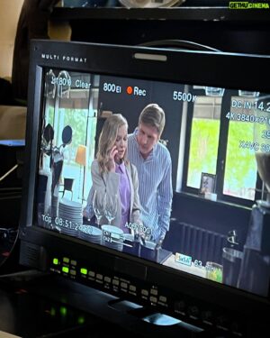 Dmitriy Pchela Instagram - Она нас, а мы её…🤪🎥
.
.
.
.
#ИнъекцияЛюбви #снимаетсякино #съемки #татьяначердынцева #дмитрийпчела #сериал #filming #lifeonset #actorslife