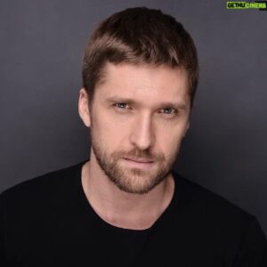 Dmitriy Pchela Instagram - Эх… да запомнит нас Facebook и Instagram, молодыми и красивыми) и да, здравствует дивный, новый Мир… я в России, в Москве, бежать никуда не собираюсь) я - русский, русским останусь и не стыжусь этого!
P.S. И, да, всё будет хорошо. Обязательно. 🙏Фото: Михаил Бучин #дмитрийпчела #фотосессия #нетрусофобии