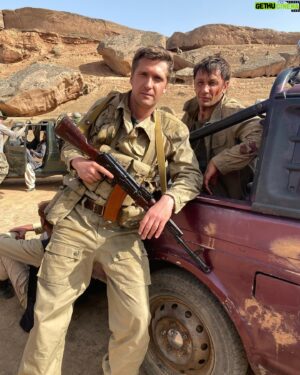 Dmitriy Pchela Instagram - Это была знатная охота.
Бились с парнями @konstantinov_actor и @mitiashin_original в пустыне. 
Мы победили.
На съемках сериала «Комитет».
Таджикистан. 2023