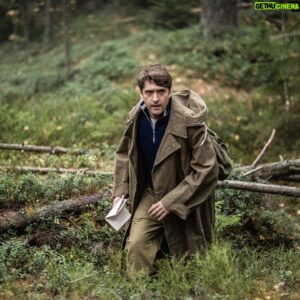Dmitriy Pchela Instagram - Мы закончили снимать «Комитет»… Больше года жизни вместе… Когда группа становится близкой и родной…Когда приходить на площадку в радость, а время летит незаметно… Когда появляется дружба… Наверное, именно о ДРУЖБЕ мы и снимали наше кино! 
Хочу поблагодарить компанию @triiks_media , Инессу Юрченко и Сергея Щеглова за доверие и возможность стать частью этого проекта. Сценариста Андрея Тумаркина за великолепную историю, нашего режиссера Михаила Вассербаума за титанический труд и неравнодушие , всю нашу команду профессиональных и талантливых людей. Ребята, я уже по вам скучаю!
А главное, поблагодарить своих партнеров @konstantinov_actor и @mitiashin_original , парни работать с вами было радостью!!! Мы славно бились за Родину!
Ждём премьеру!!!
#Комитет #дмитрийпчела