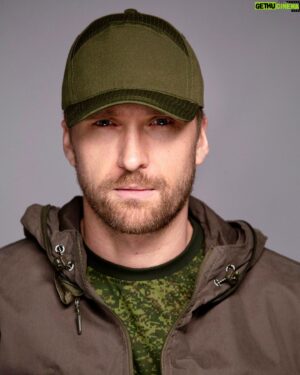 Dmitriy Pchela Instagram - Не слушай никого, кто скажет, будто ты чего-то не можешь. Даже меня. Понял? Если есть мечта — оберегай её. Люди, которые чего-то не могут, будут уверять, что и у тебя тоже не выйдет. Поставил цель — добейся! И точка.
 «В погоне за счастьем» #дмитрийпчела #кино